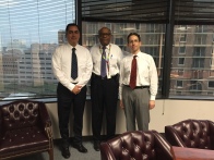 Con el Jefe de la División de Protección al Consumidor de la Oficina del Procurador de Texas, Dave Talbot, y el Jefe de División Adjunto, Paul Singer.